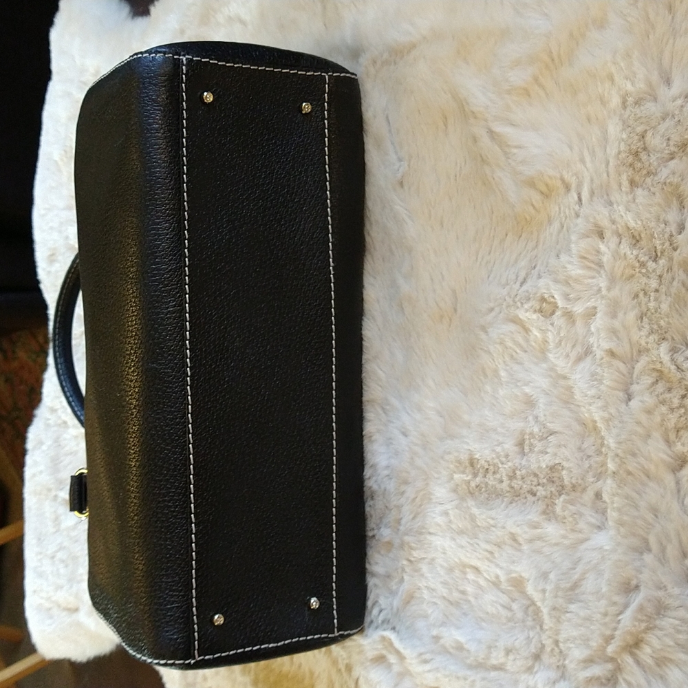 Black Leather Barrel Handbag with Wallet - Picture 5 of 13